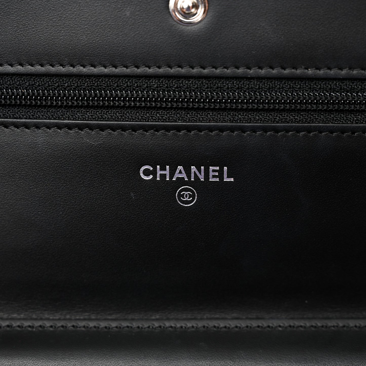 Patent Quilted Wallet On Chain WOC Black