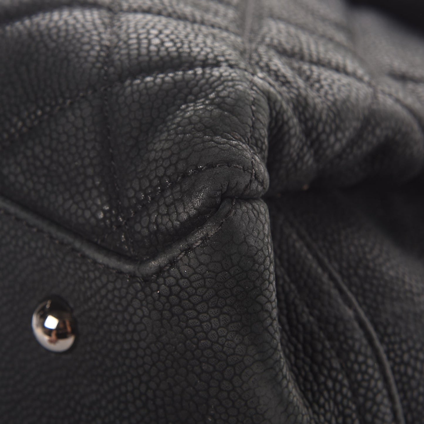 Iridescent Caviar Medium Lady Pearly Flap Black