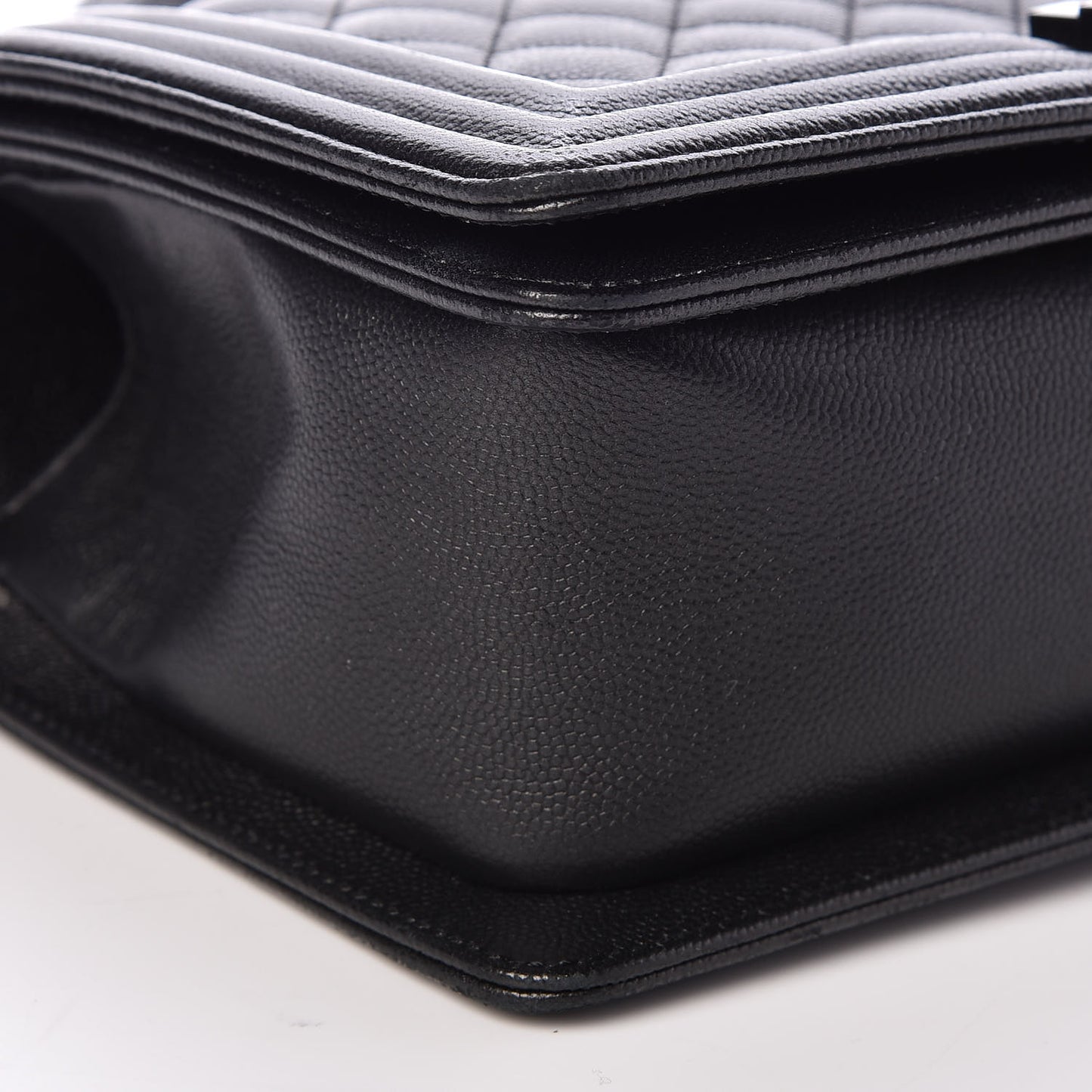 Caviar Quilted Medium Boy Flap So Black