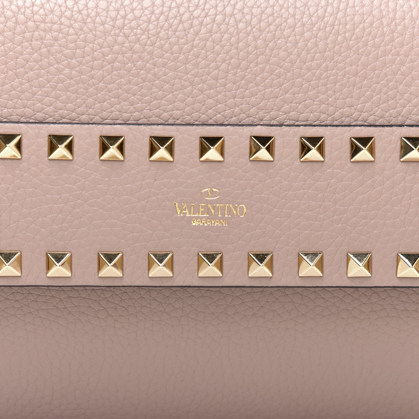 Pebbled Calfskin Rockstud Side Slip Crossbody Poudre