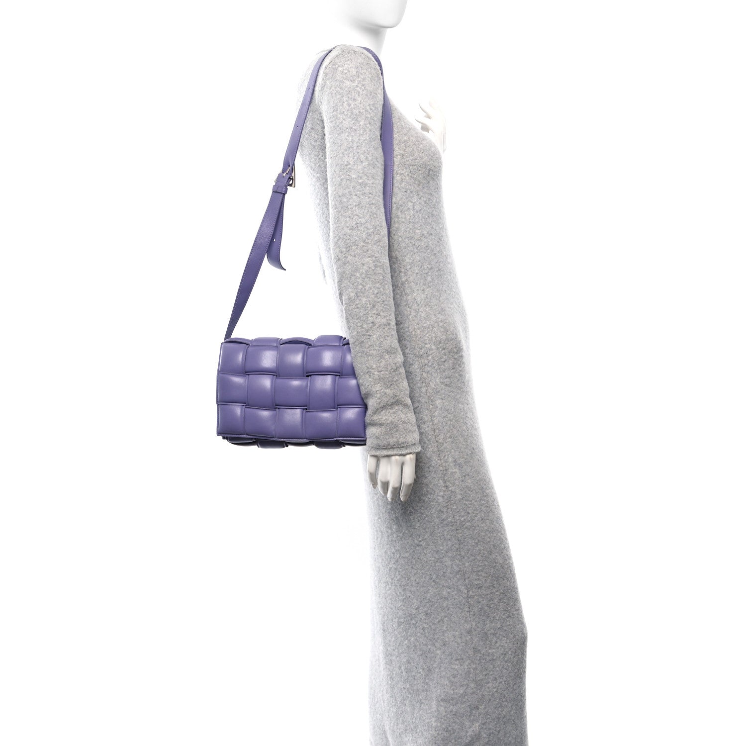 Bottega Veneta CASSETTE ラベンダーショルダーバッグ　新品 Bottega Veneta Nappa Maxi Intreccio Padded Cassette Crossbody Bag