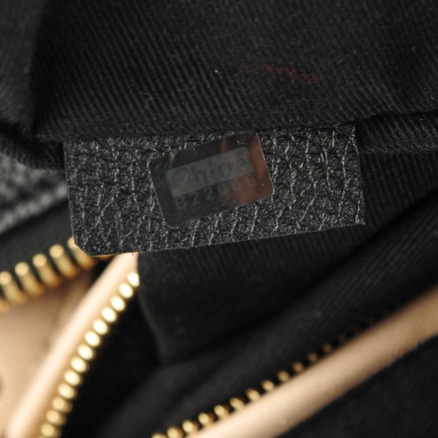 Calfskin Medium Paraty Black