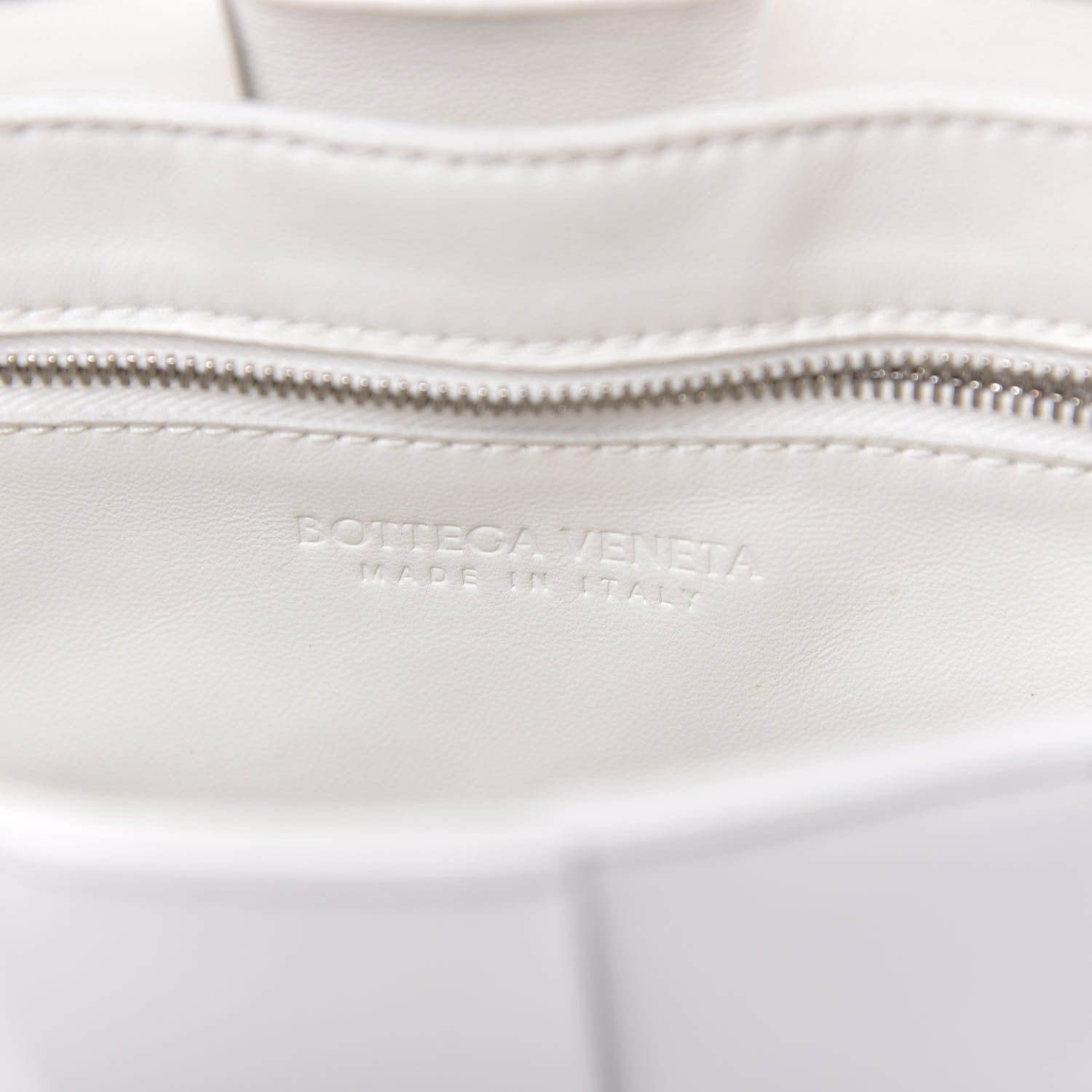 Bottega Veneta Lambskin Maxi Intrecciato Cassette Crossbody Bag White 6 of 9