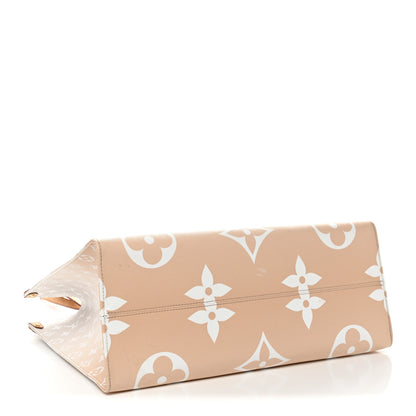 Louis Vuitton Monogram Giant By The Pool Onthego GM Brume 4 of 14