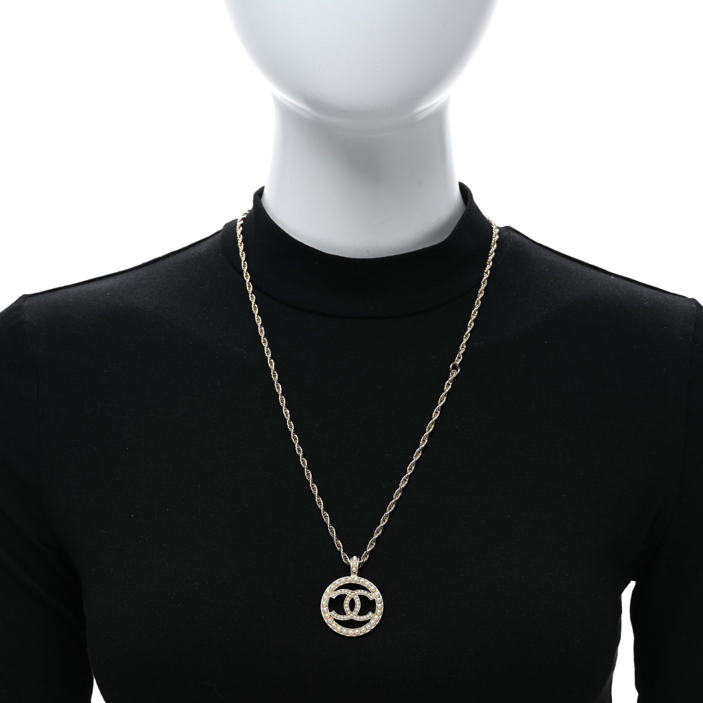 Pearl CC Round Pendant Necklace Gold