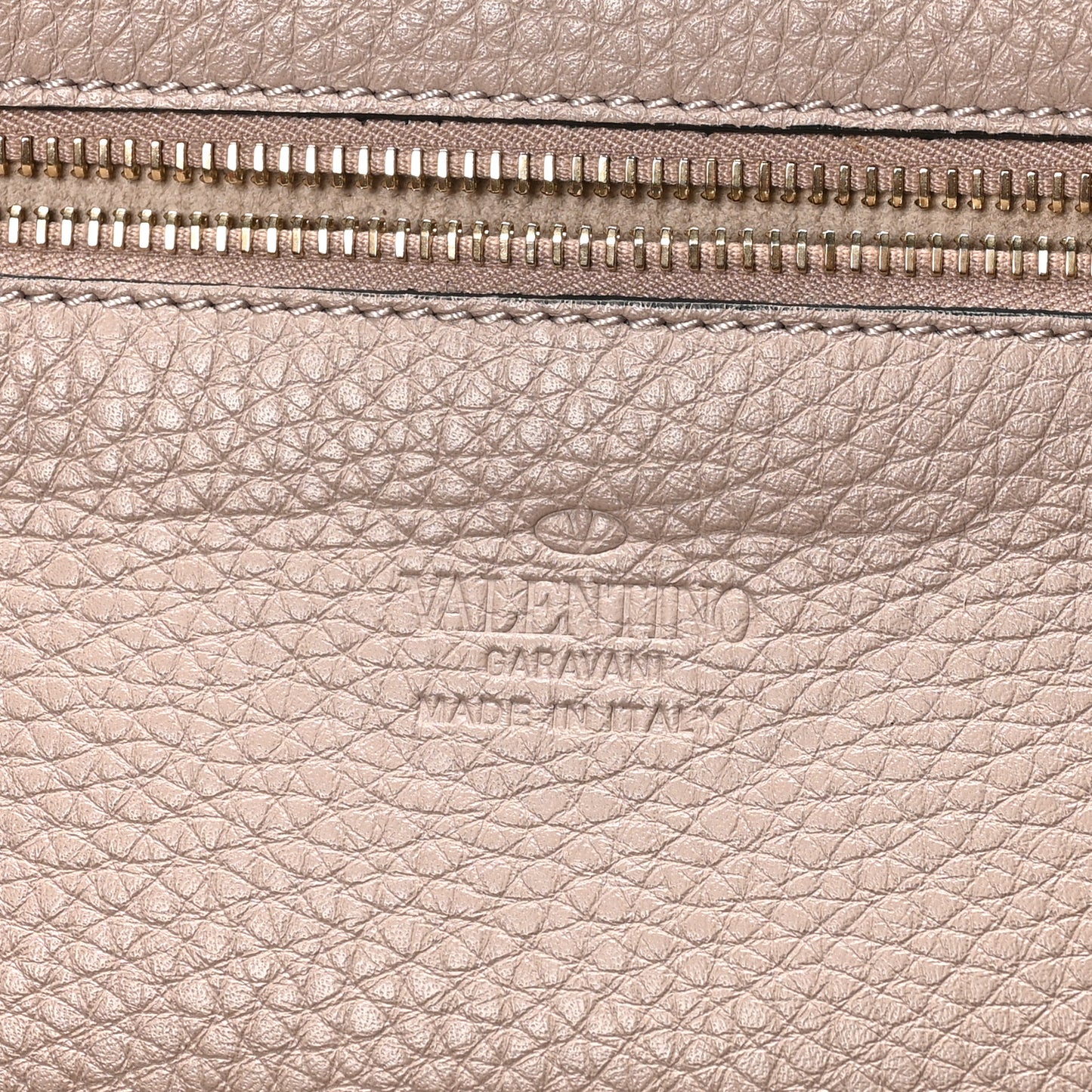 Pebbled Calfskin Medium Rockstud Tote Poudre