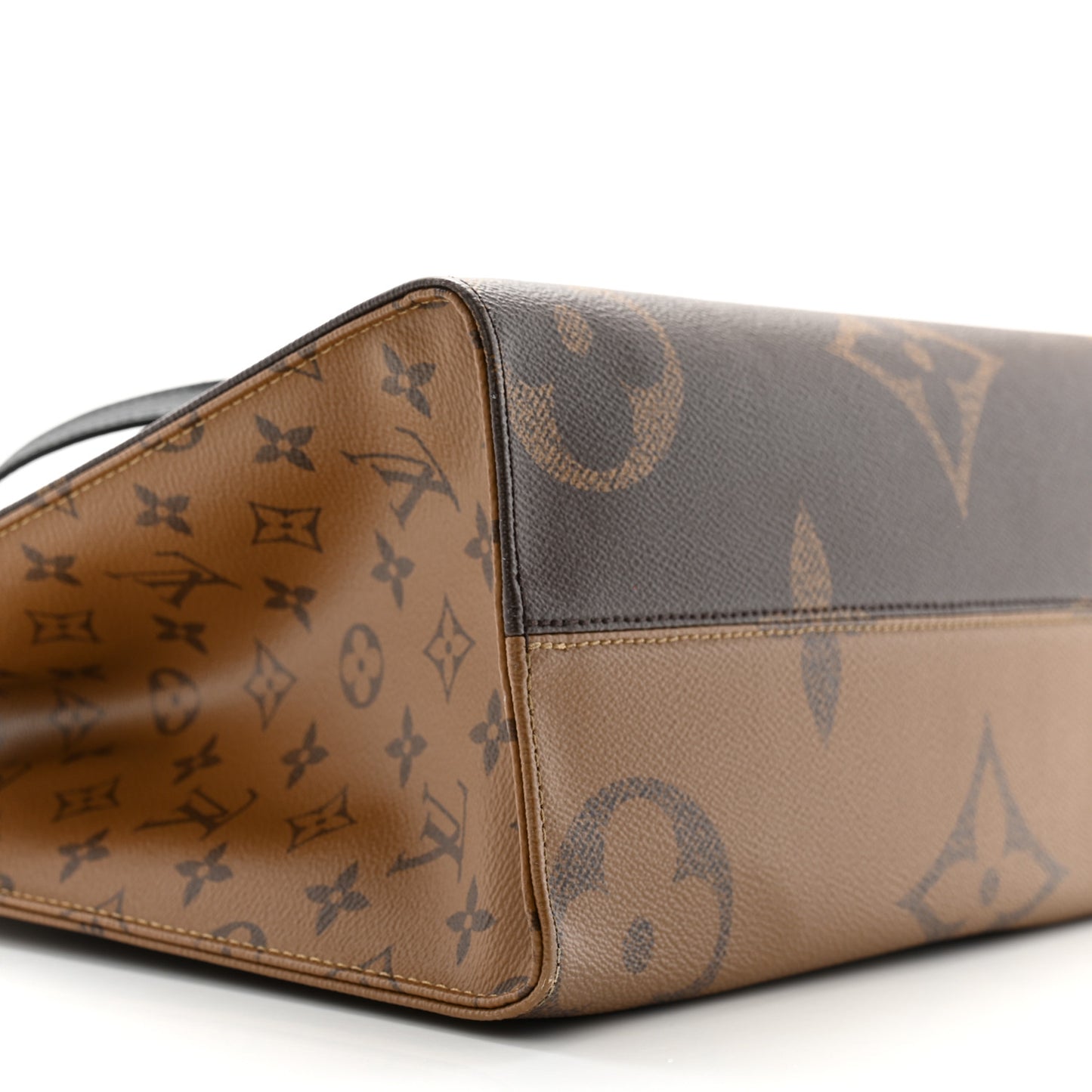 Reverse Monogram Giant Onthego MM