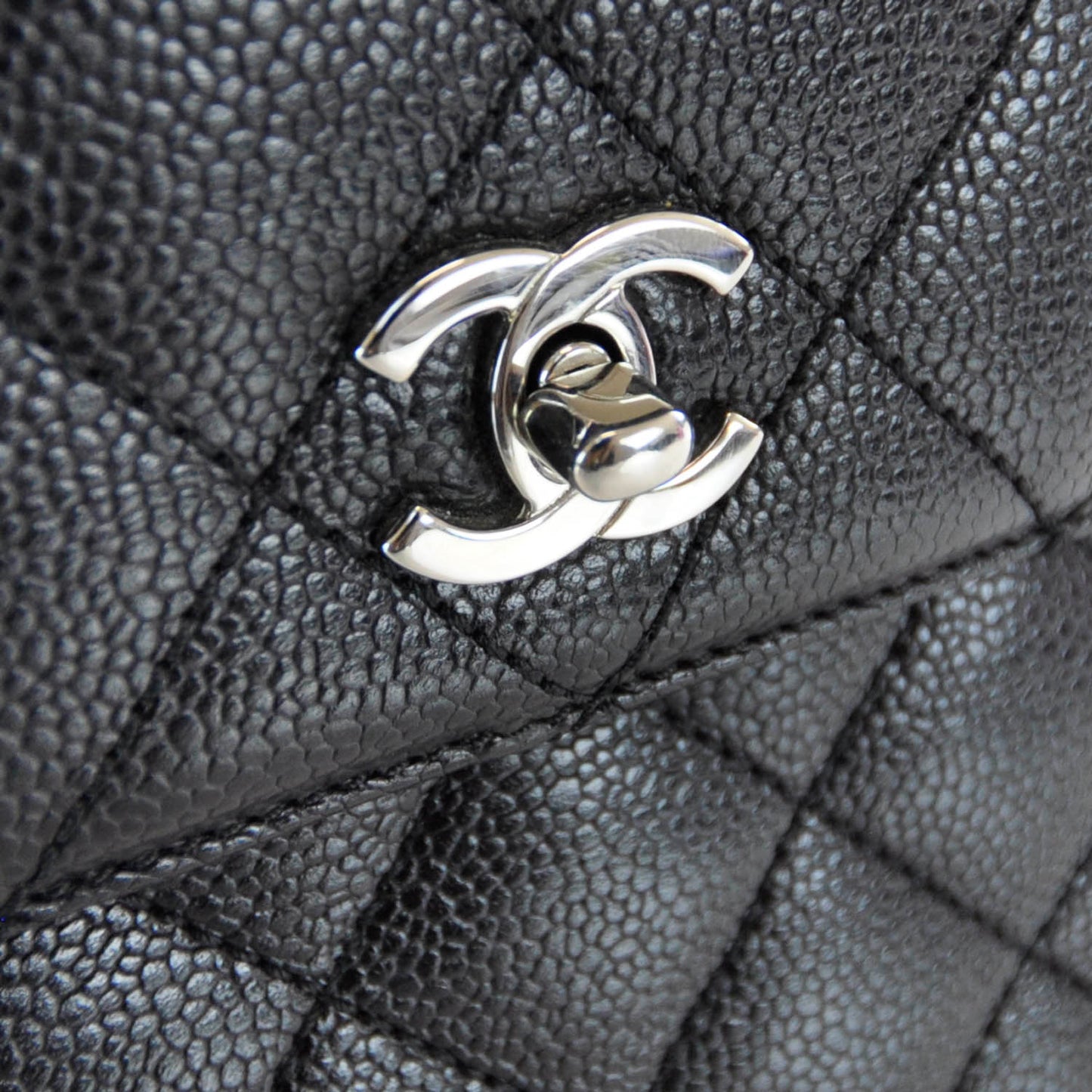 Caviar Kelly Flap Black