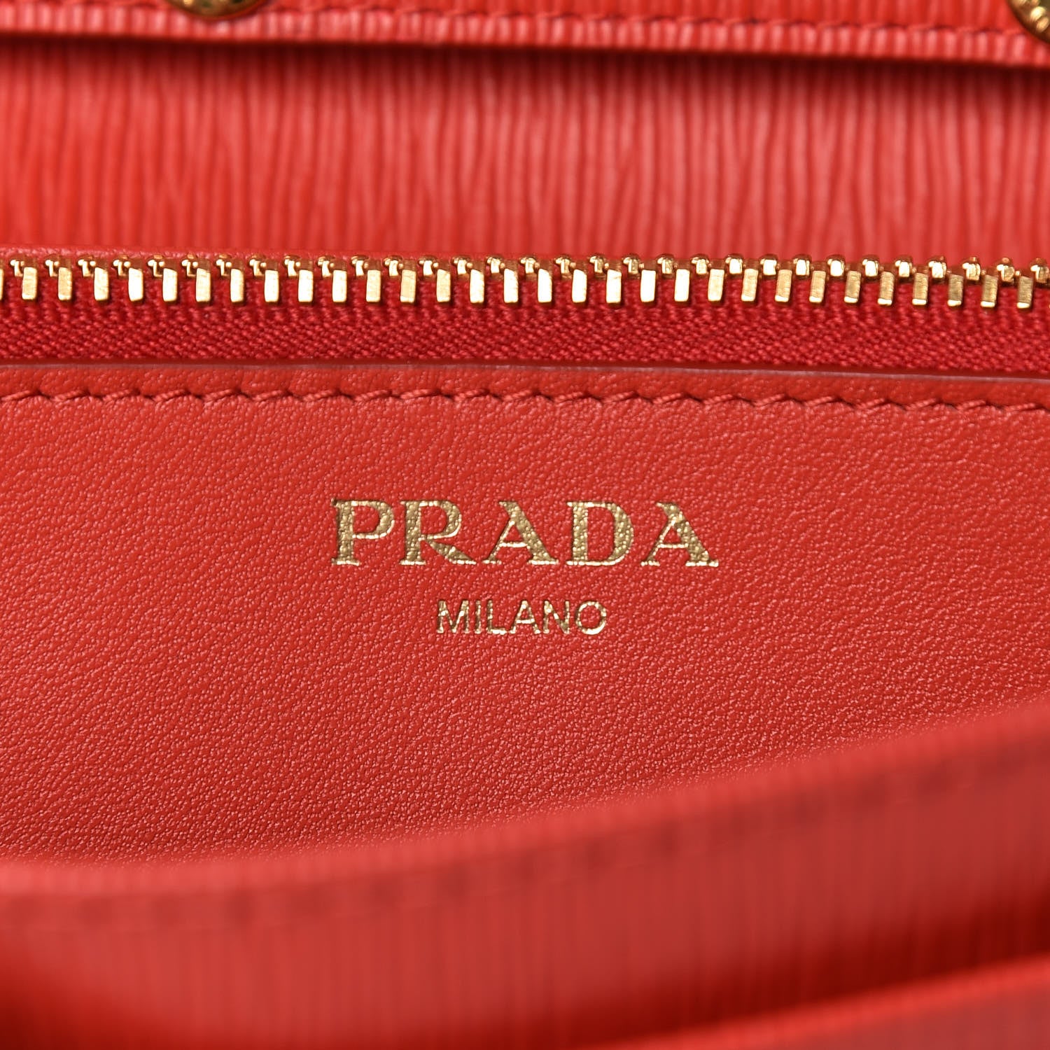Prada Vitello Move Metal Oro Chain Wallet Lacca 6 of 9