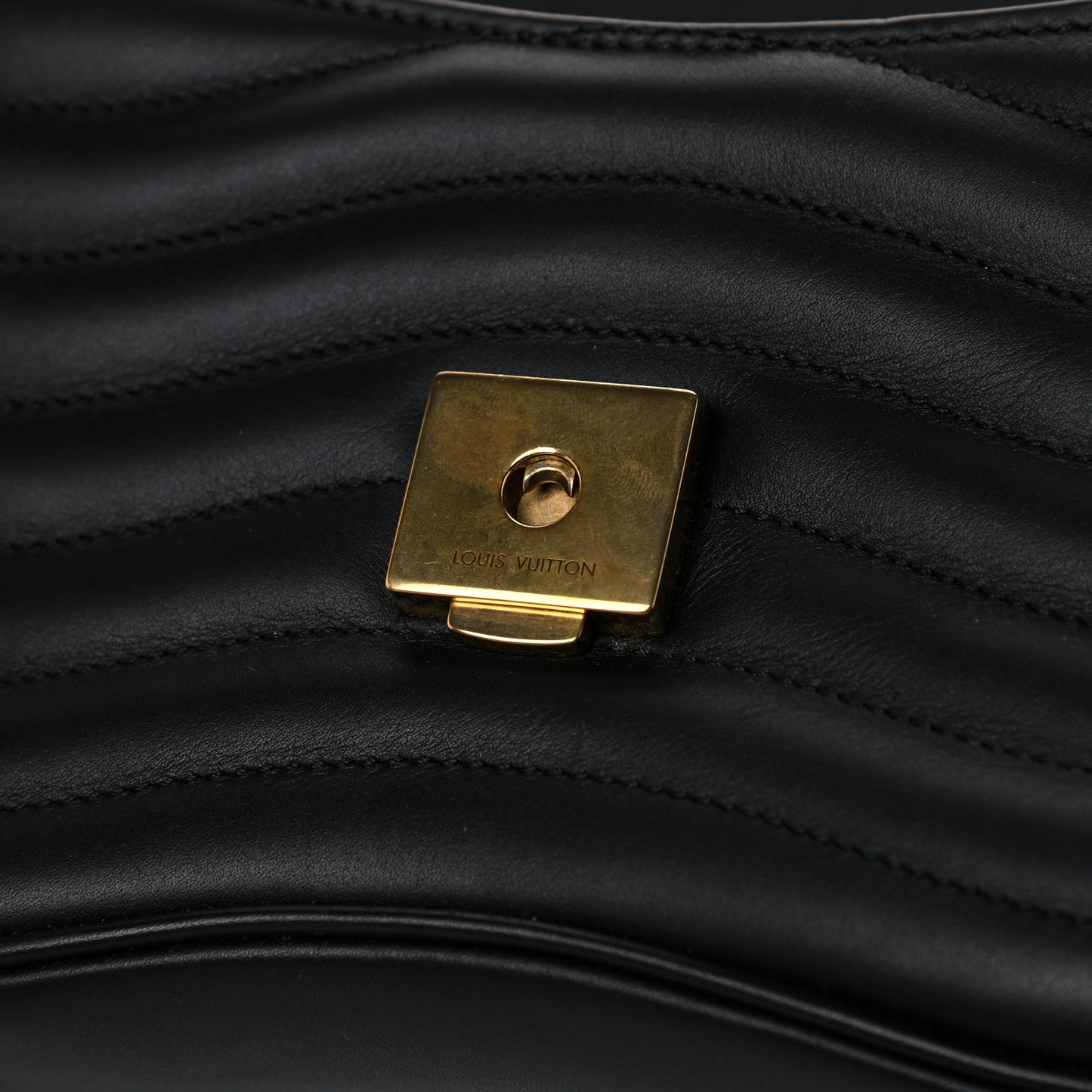 Calfskin New Wave Chain PM Black