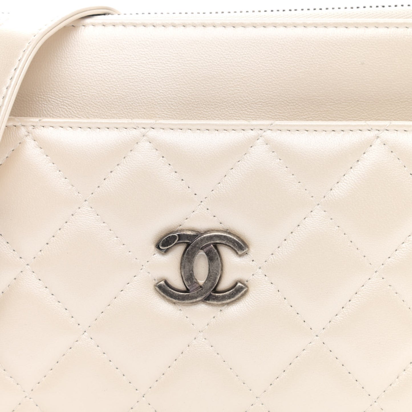 Lambskin Quilted Clutch With Chain White
