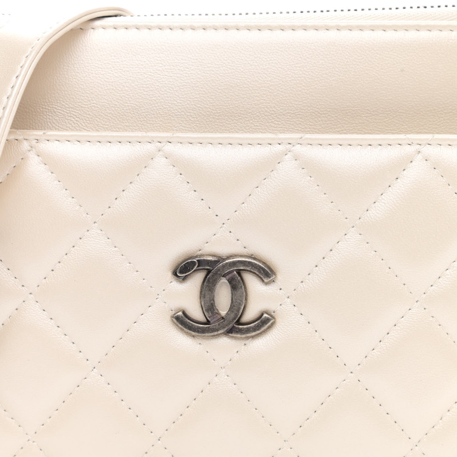 Chanel Lambskin Quilted Clutch With Chain White 9 of 11