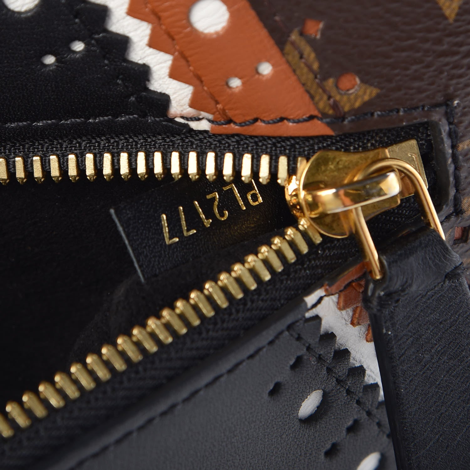 Louis Vuitton Monogram Pochette Metis MM 7 of 7