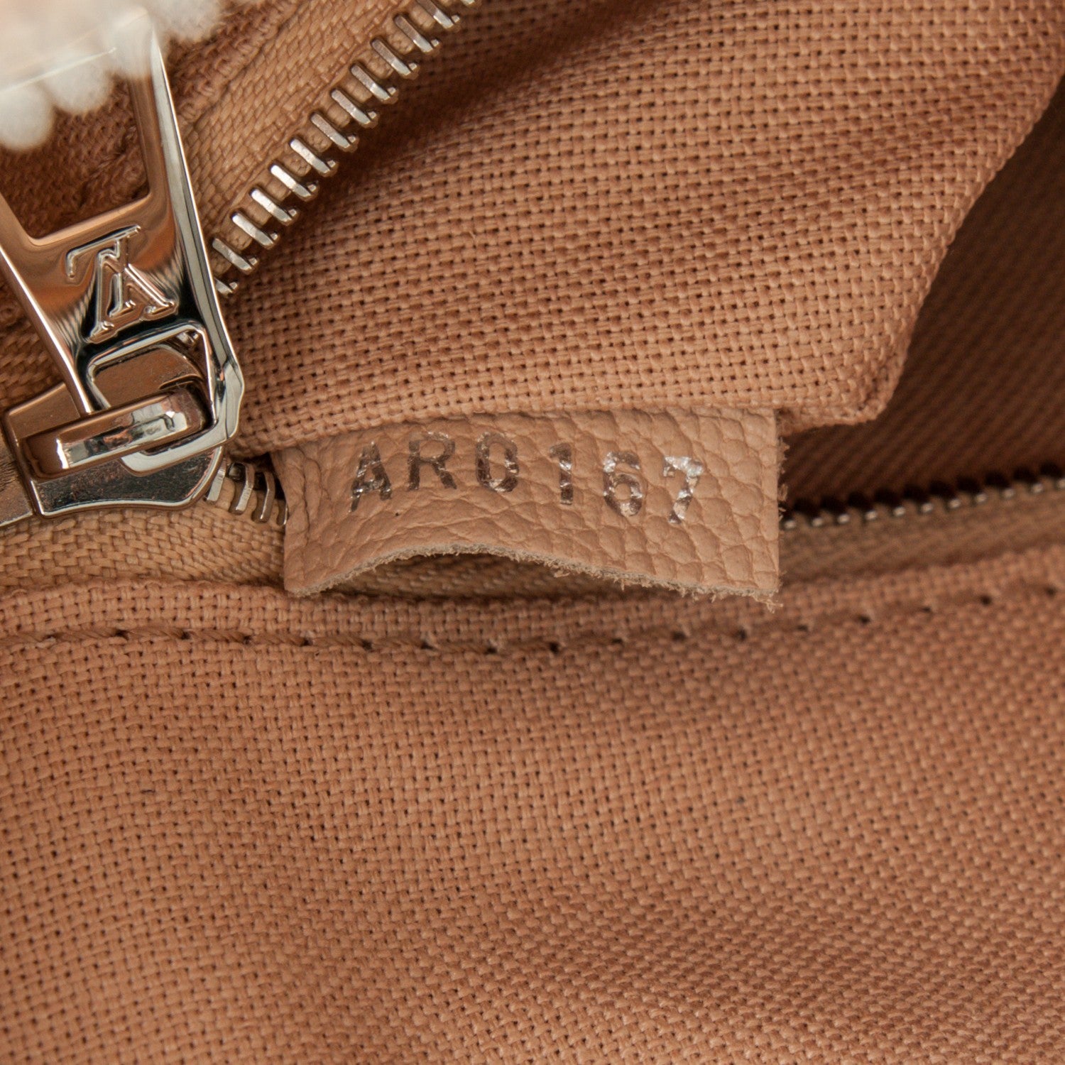 Louis Vuitton Epi Vaneau MM Dune 7 of 7