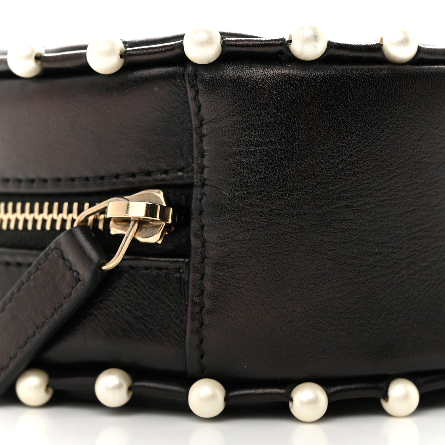 Calfskin Quilted Pearl Round Clutch With Chain Black