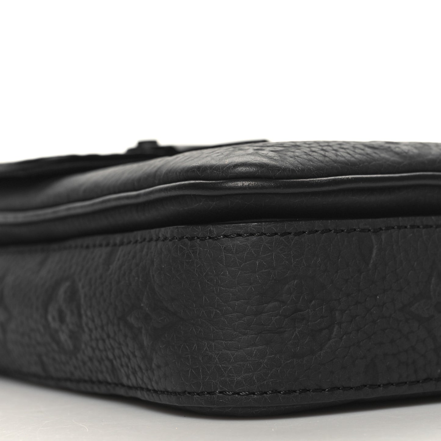 Taurillon Monogram S Lock Wearable Wallet Black