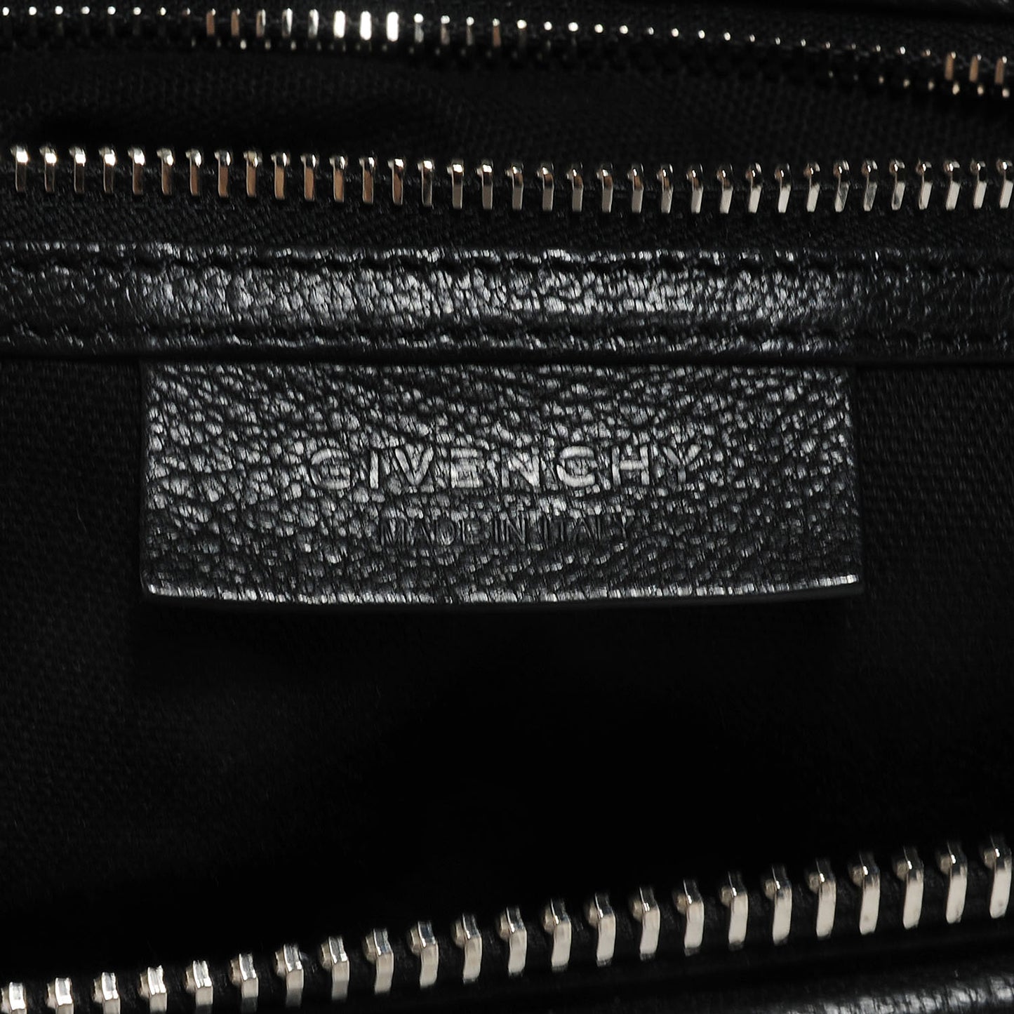 Sugar Goatskin Medium Antigona Black
