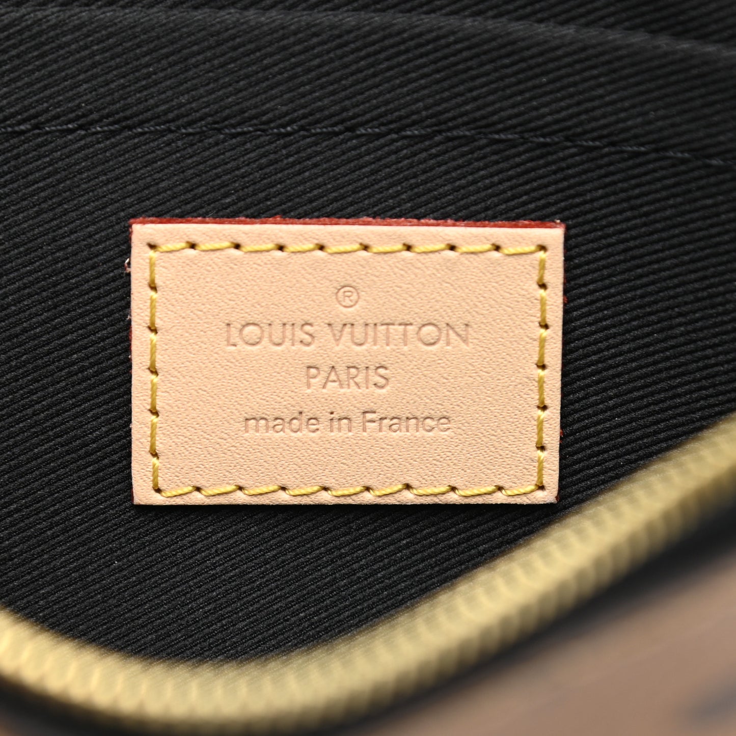 Reverse Monogram Carry It Pochette
