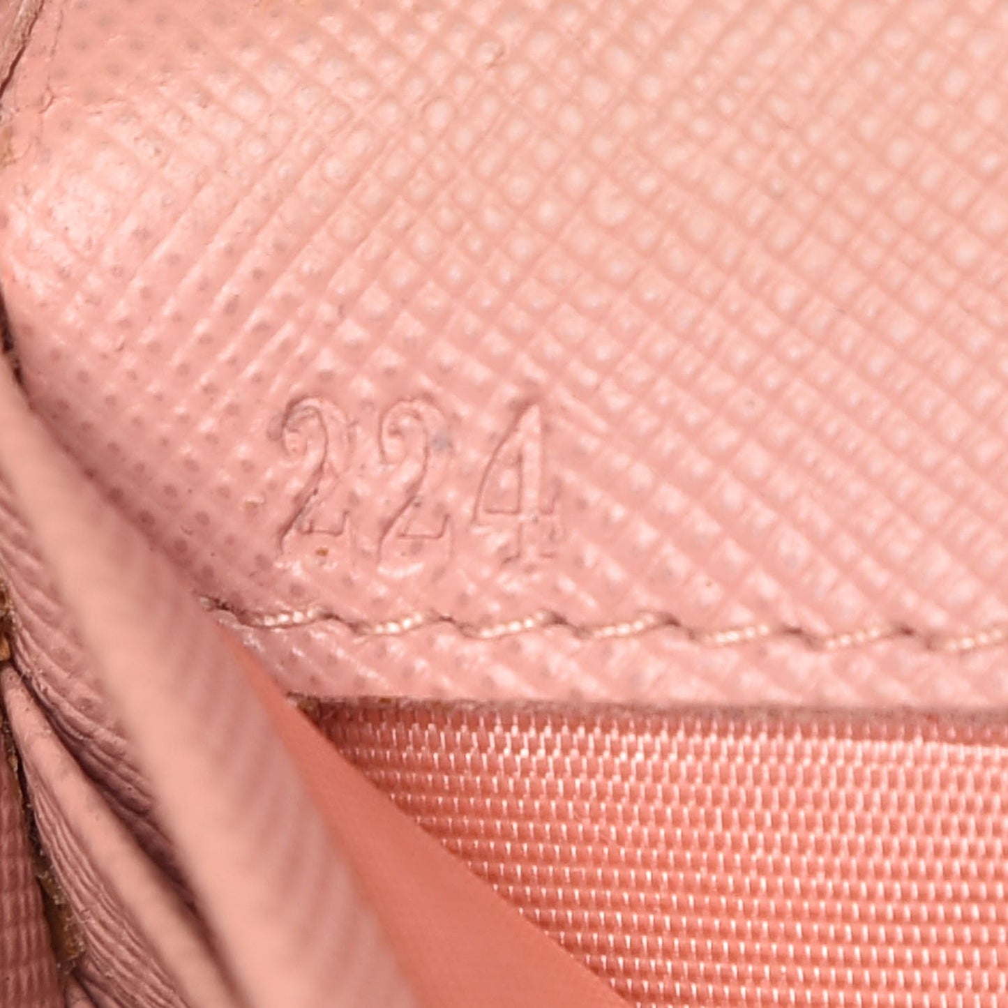 Saffiano Lux Detachable Chain Clutch Wallet Peonia