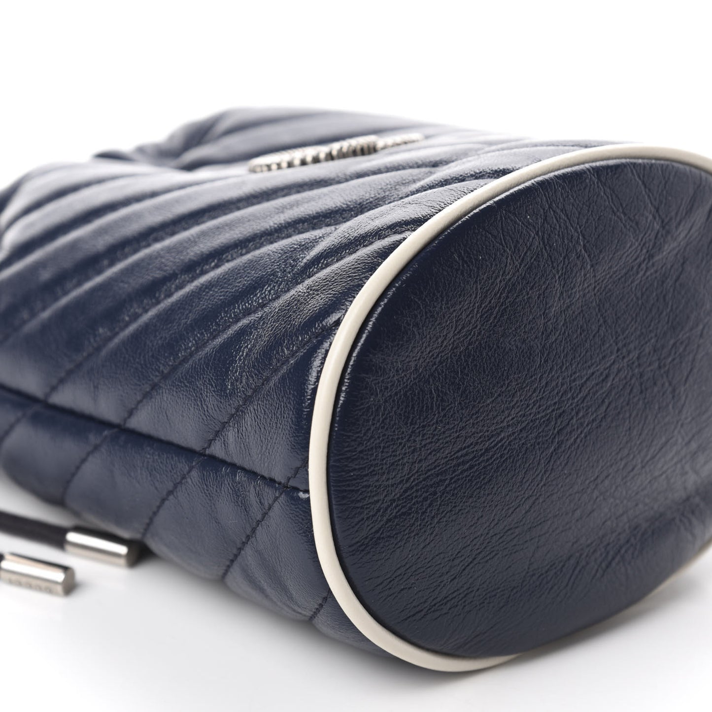Vintage Effect Calfskin Matelasse Diagonal Mini Torchon GG Marmont 2.0 Bucket Bag Blue Agata Mystic White