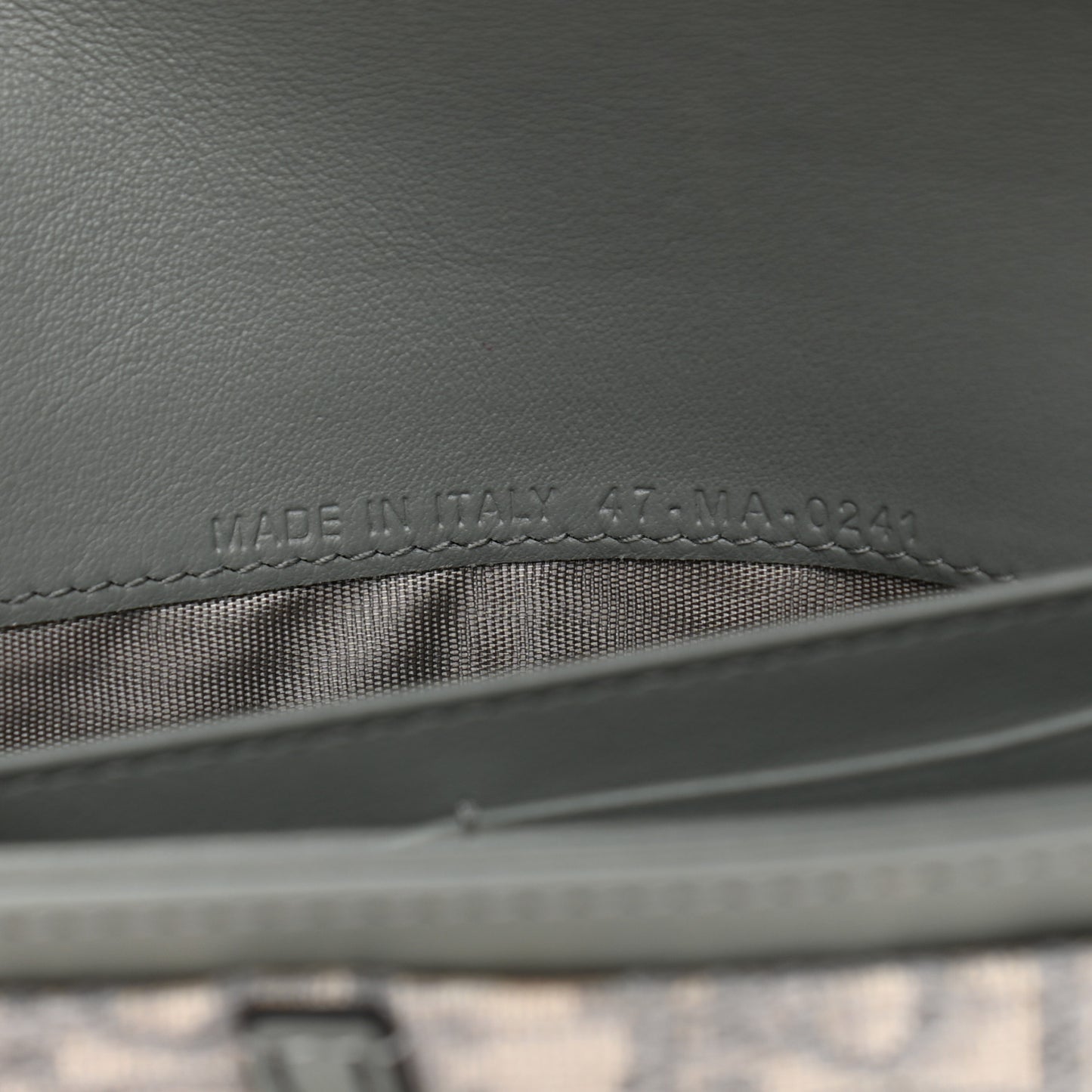 Oblique Saddle Chain Long Wallet Grey