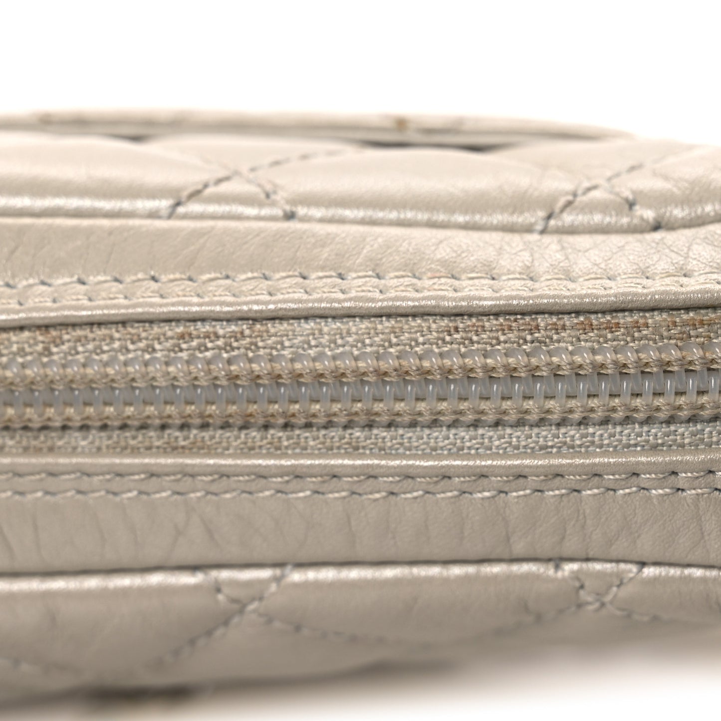 Metallic Aged Calfskin Quilted Cotton Club Pochette Argent Clair