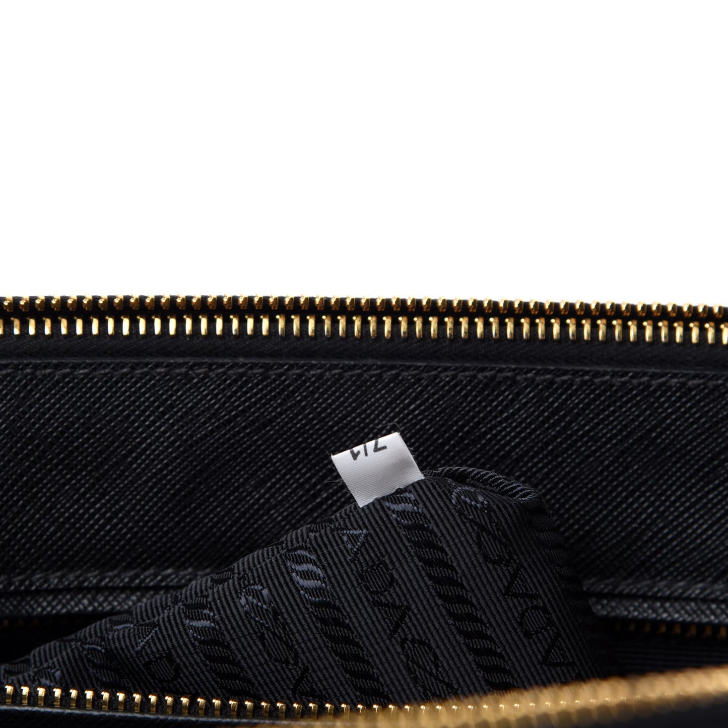 Saffiano Medium Galleria Double Zip Tote Black