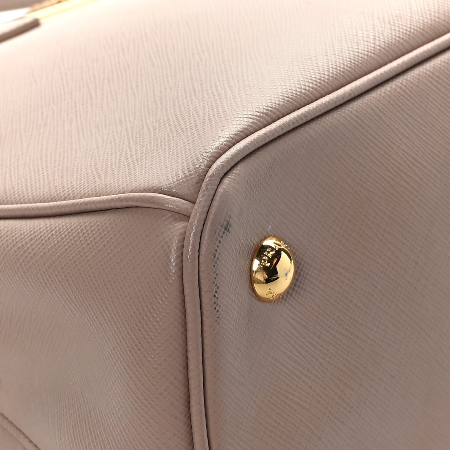 Saffiano Lux Medium Tote Cammeo
