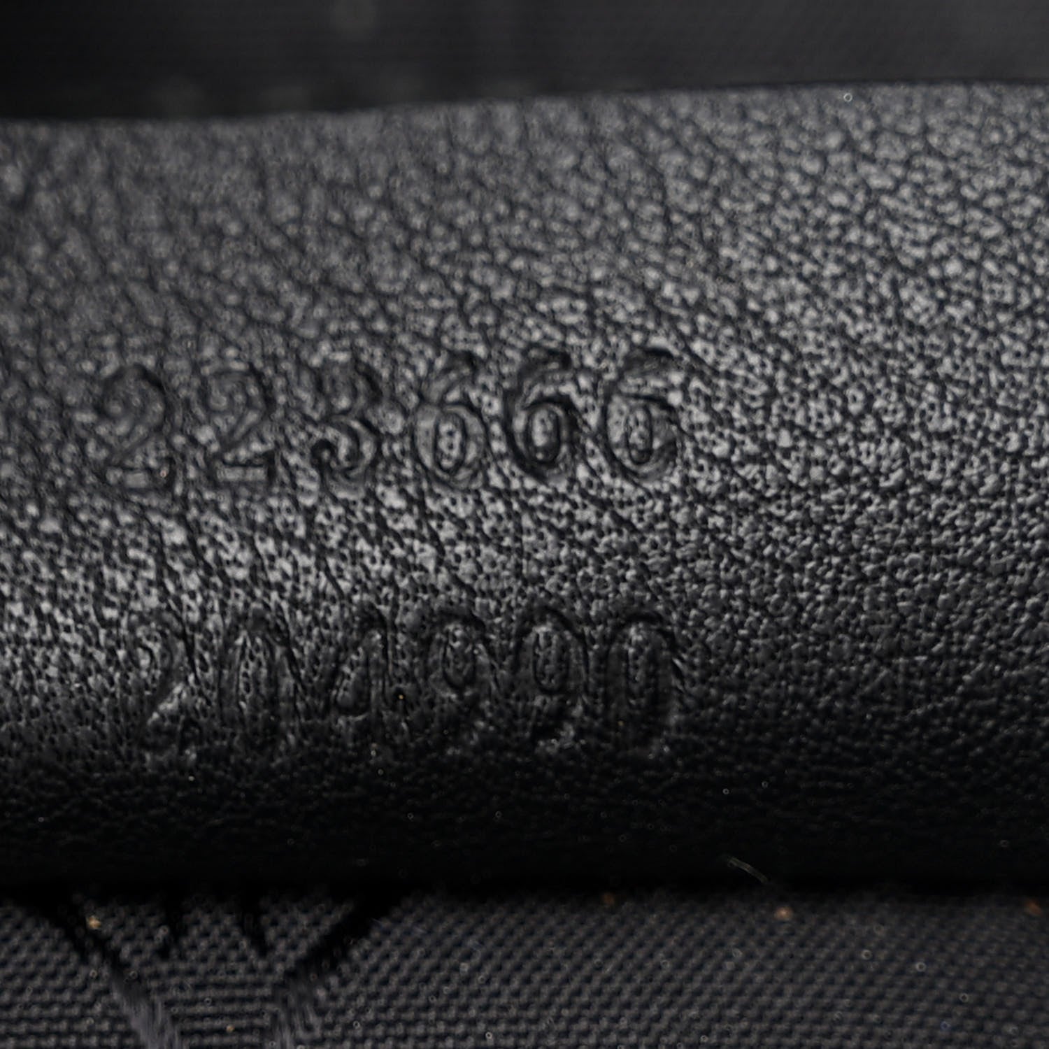 Gucci Guccissima Small Flap Messenger Bag Black 7 of 13