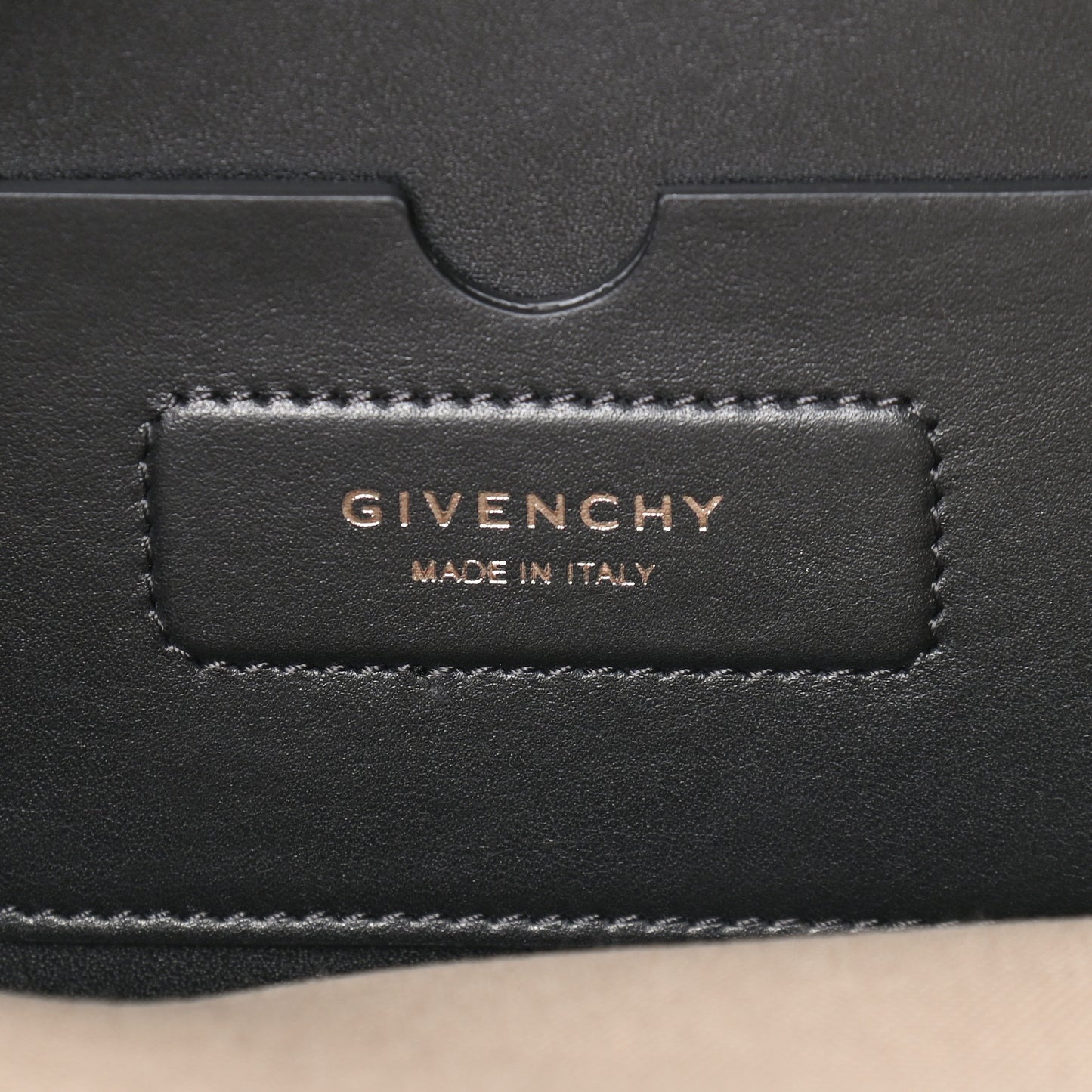 Smooth Calfskin Medium Soft Antigona Black