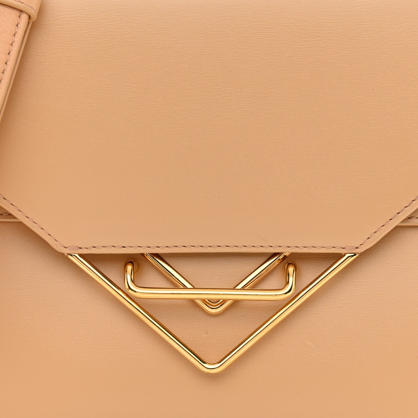 Box Calfskin Nappa Clip Bag Almond Gold