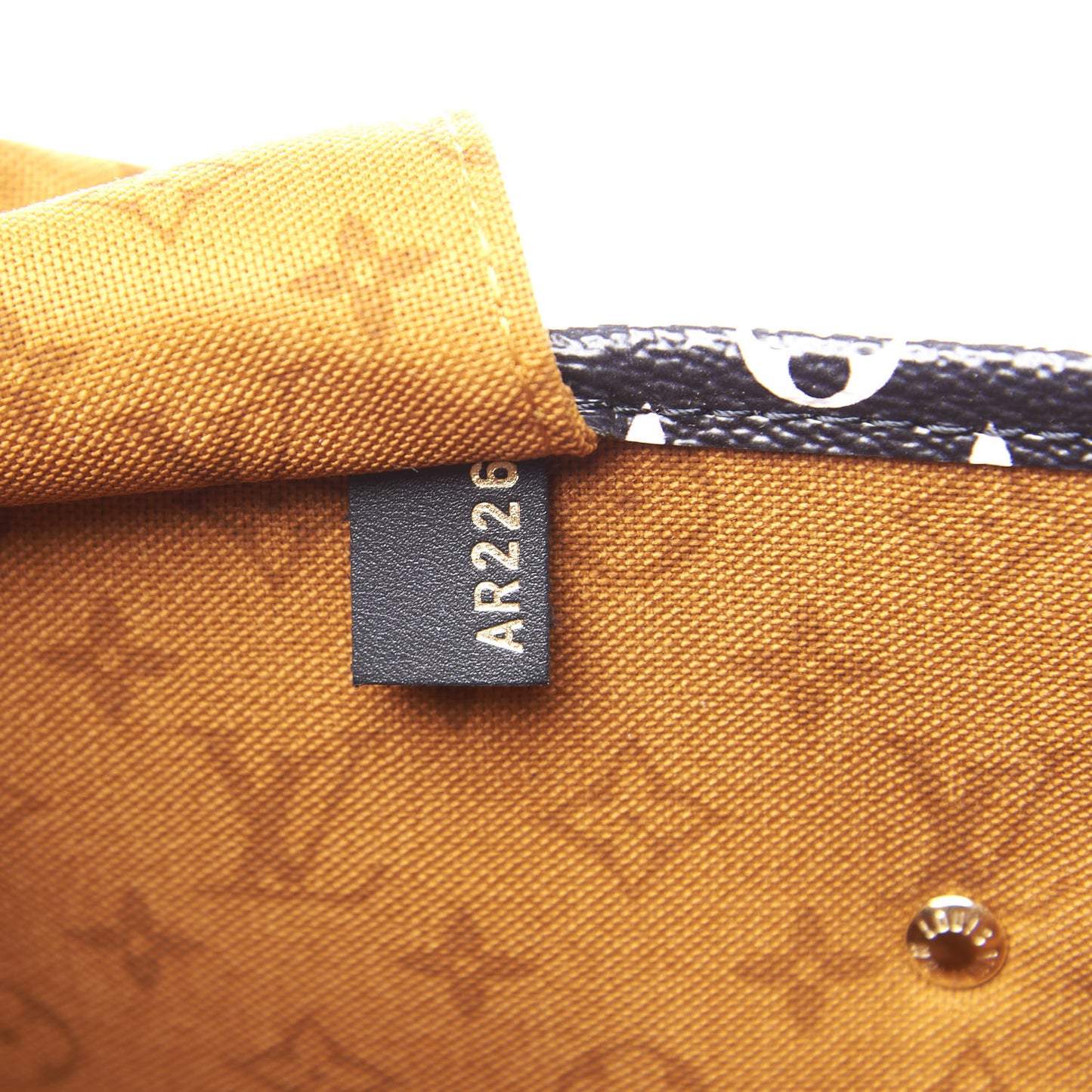 Monogram Giant Crafty Neverfull MM Creme Caramel