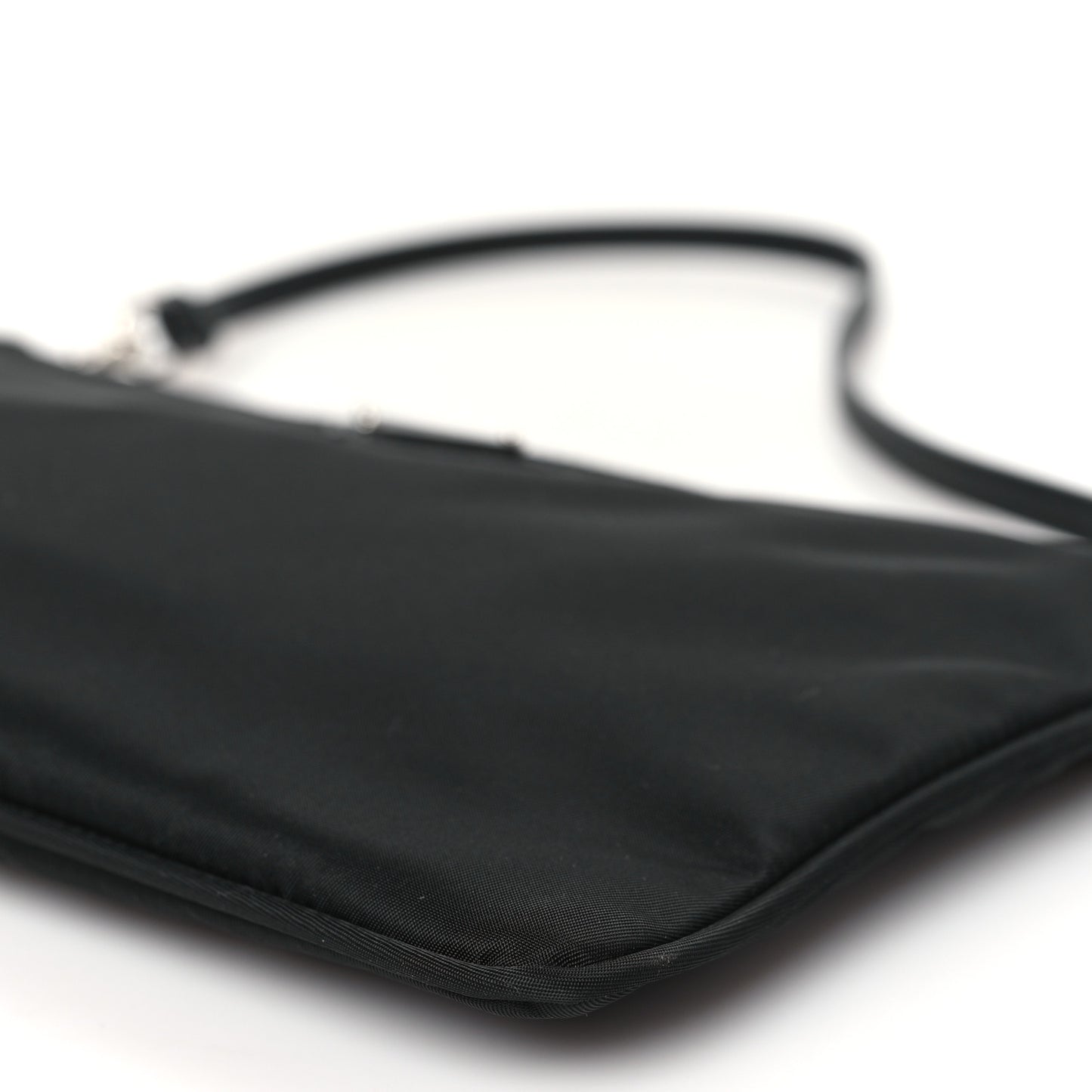 Re-Nylon Vela Pouch Black