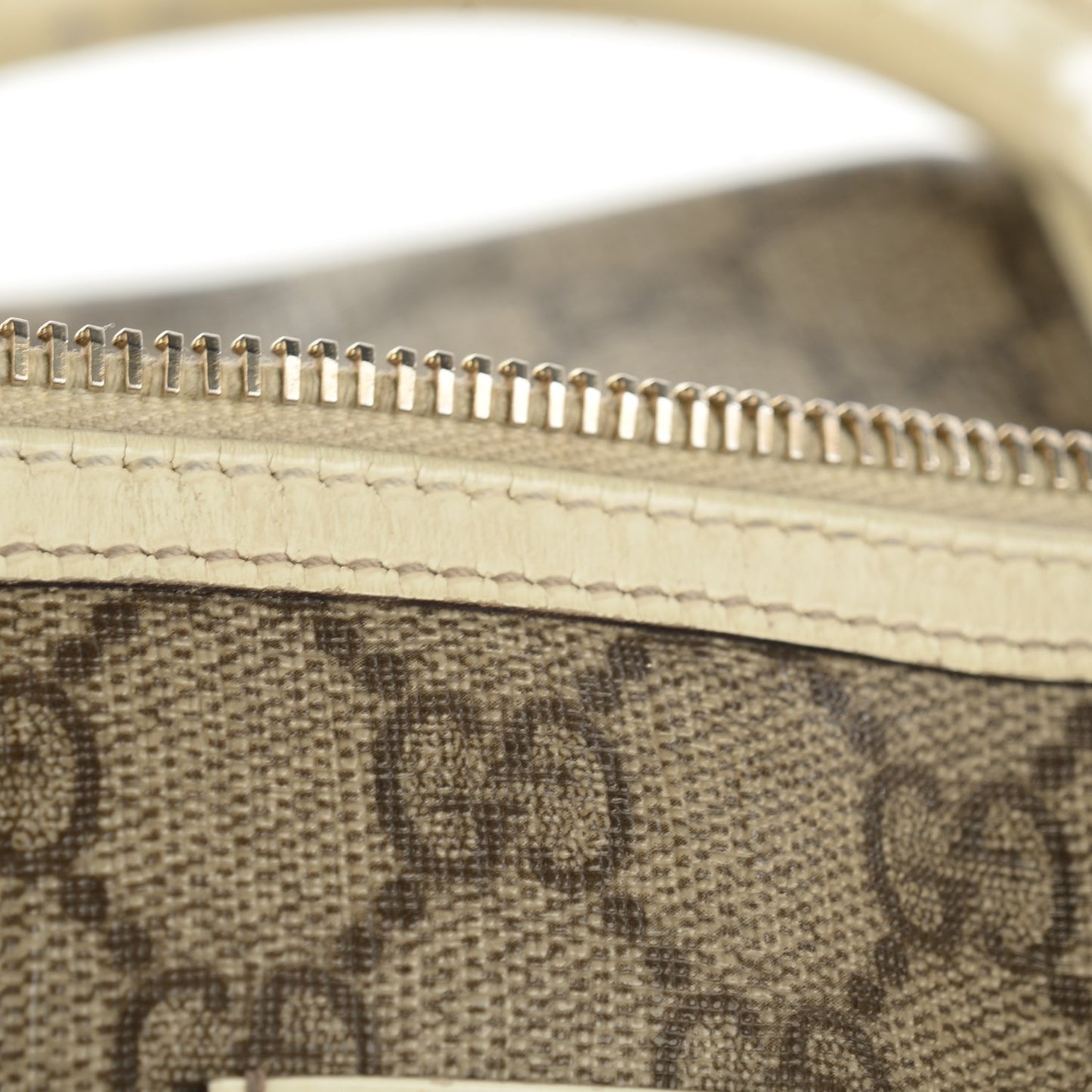 GG Plus Monogram Medium Joy Boston Off White