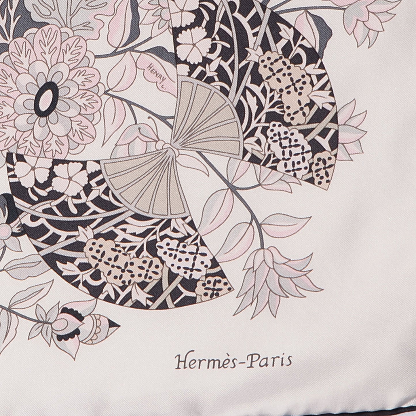 Silk Fleurs et Papillons de Tissus Scarf 90 Blanc Gris Rose Pale