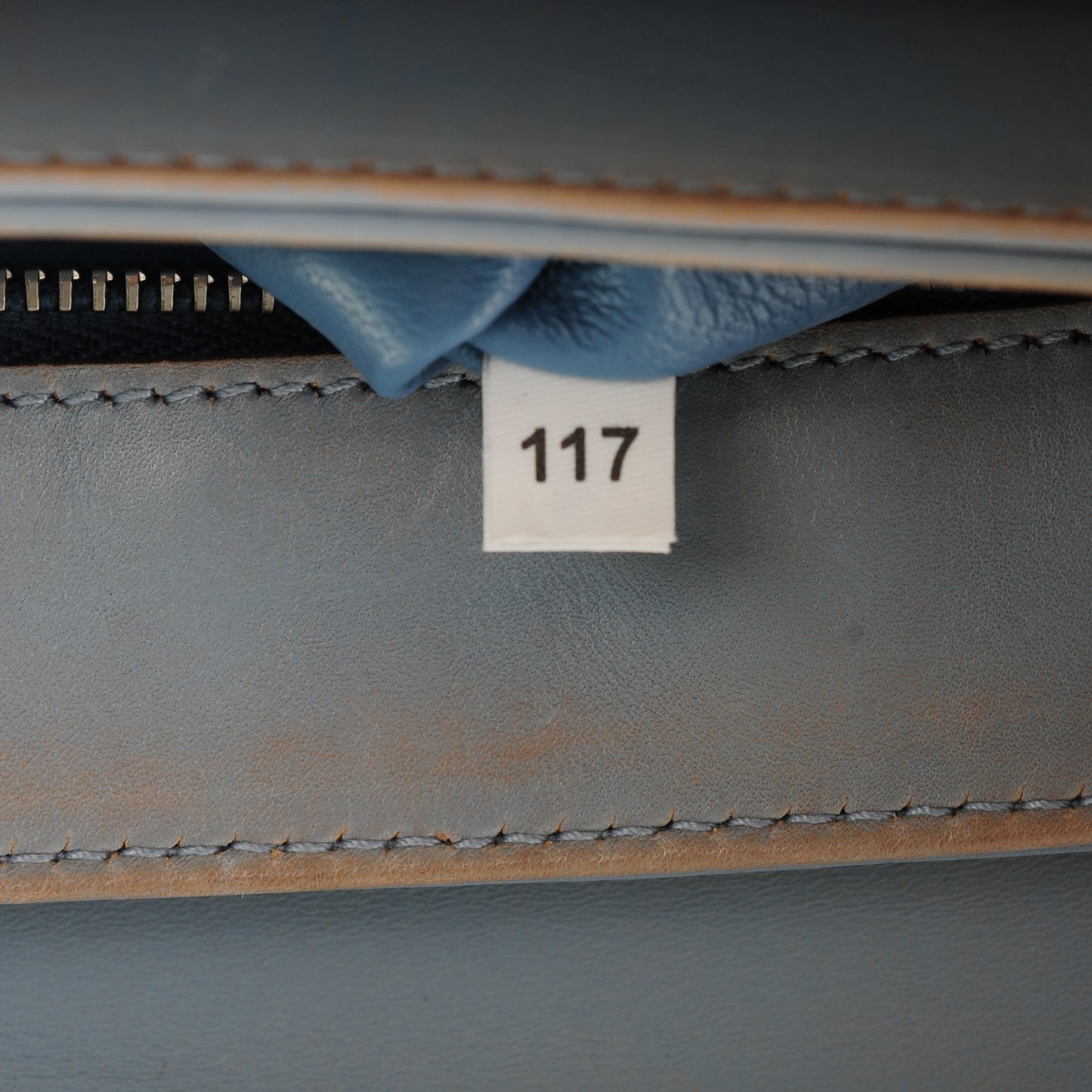 Vitello Vintage Metal Closure Shoulder Bag Light Blue