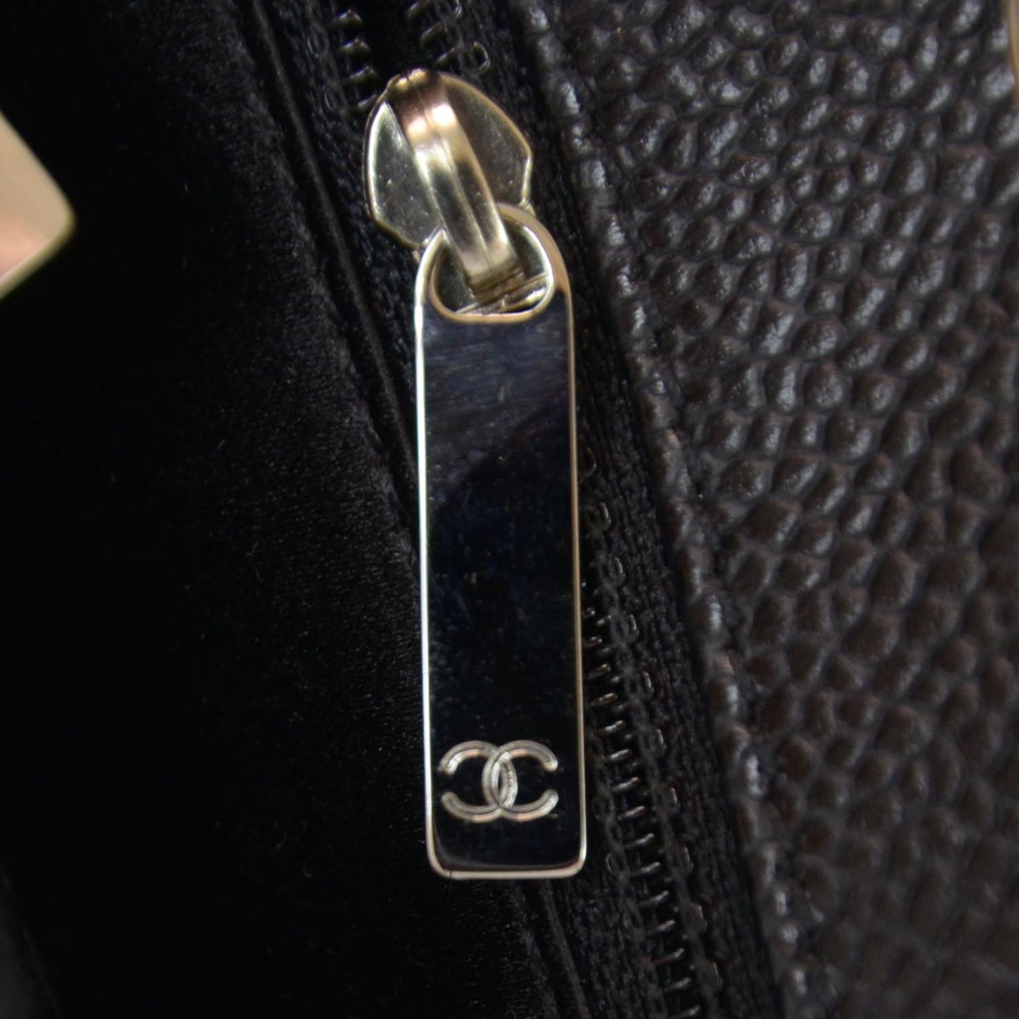 Caviar Grand Shopping Tote GST Black
