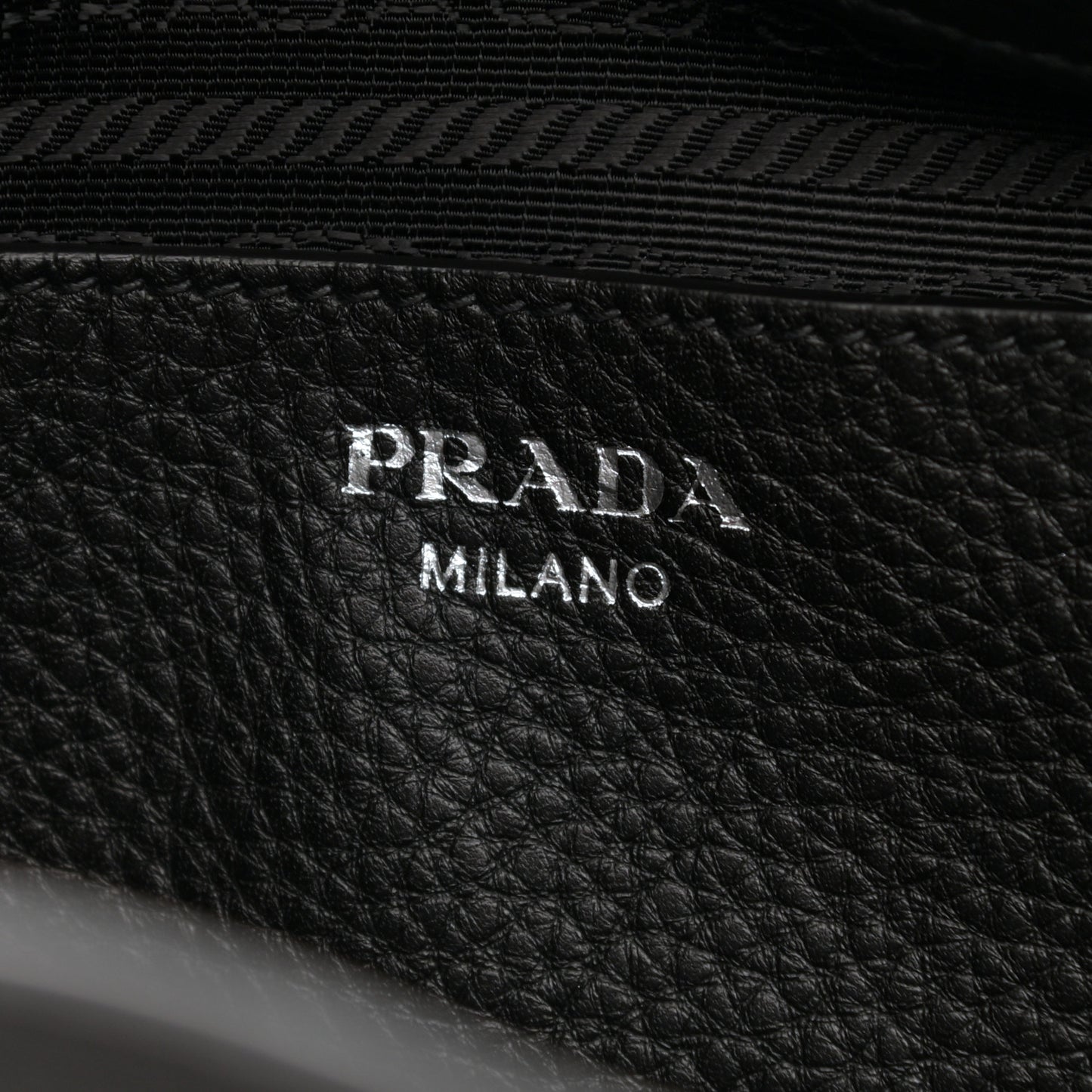 Vitello Daino Shopping Tote Black
