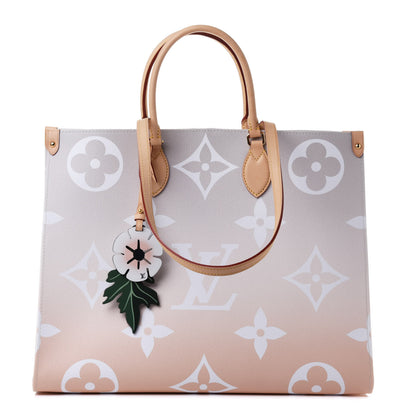 Louis Vuitton Monogram Giant By The Pool Onthego GM Brume 1 of 4