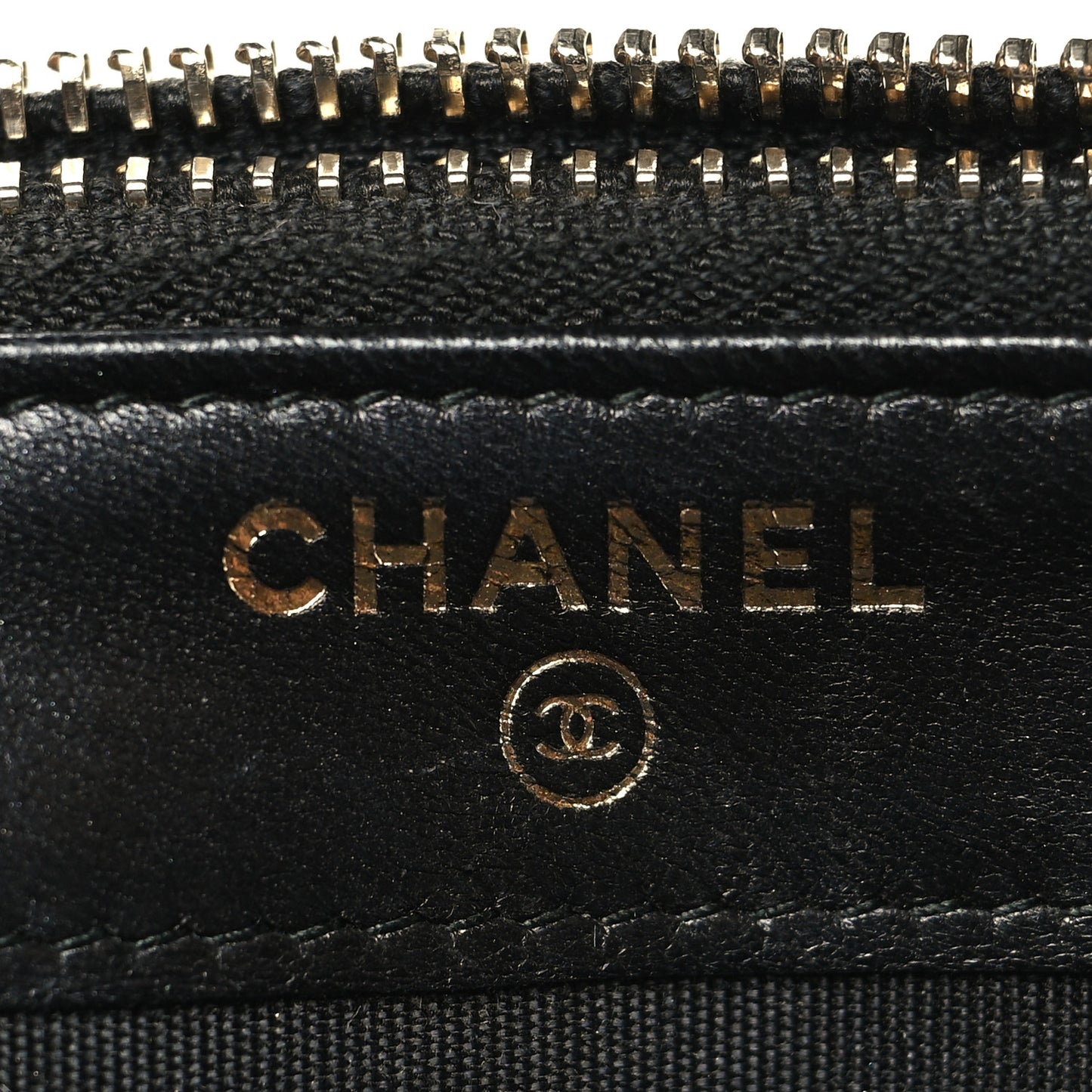 Goatskin Enamel Quilted Small Clutch With Chain Black