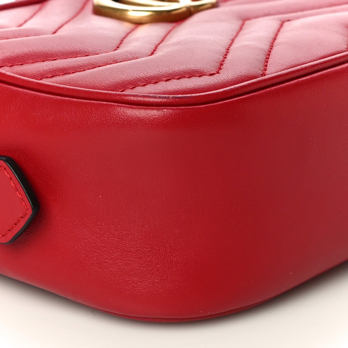 Calfskin Matelasse Mini GG Marmont Chain Shoulder Bag Hibiscus Red
