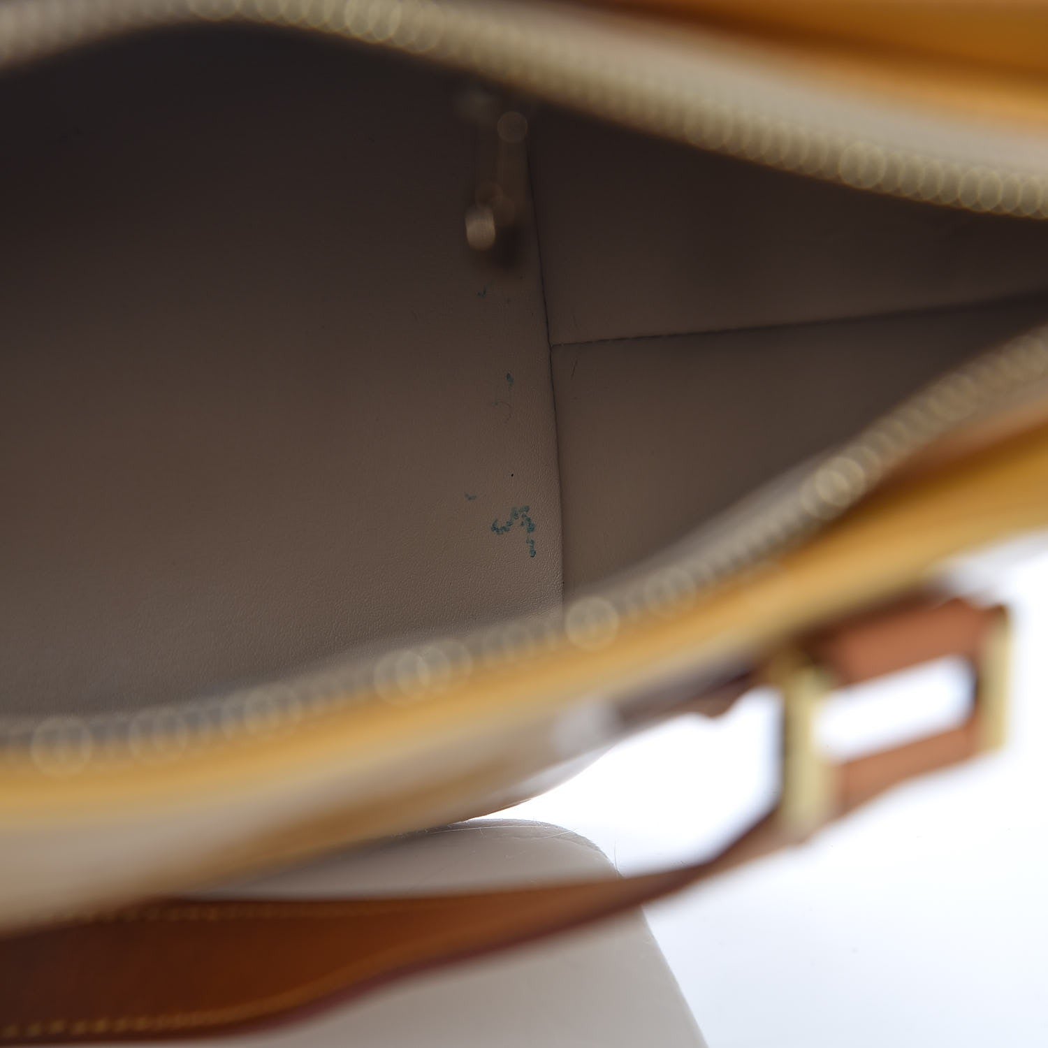 Louis Vuitton Vernis Houston Beige 15 of 46