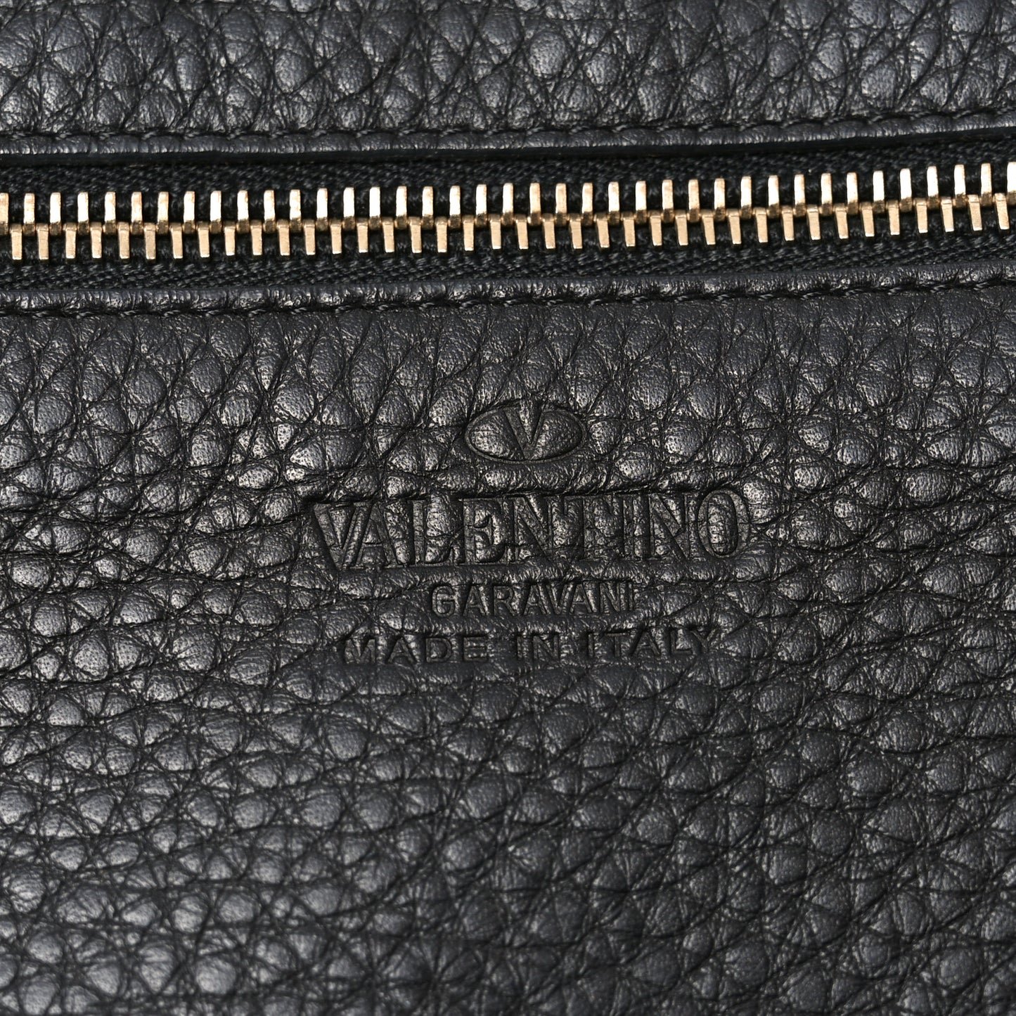 Pebbled Calfskin Medium Rockstud Tote Black