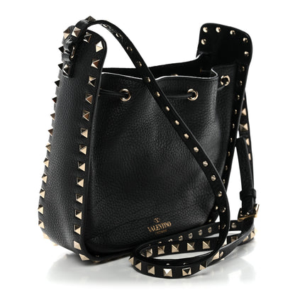 Valentino Garavani Grained Calfskin Rockstud Bucket Bag Black 3 of 10