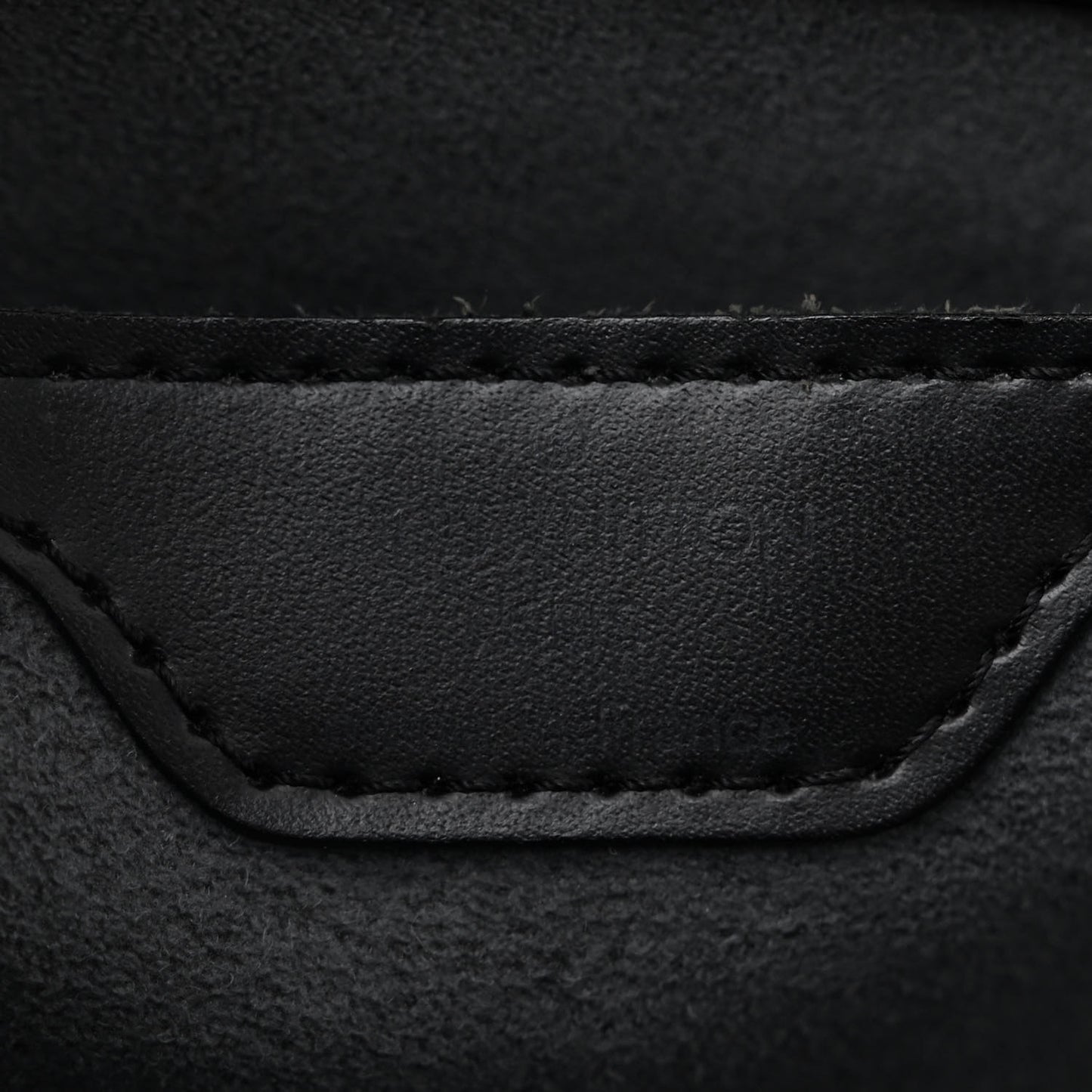 Epi Saint Jacques PM Long Straps Black