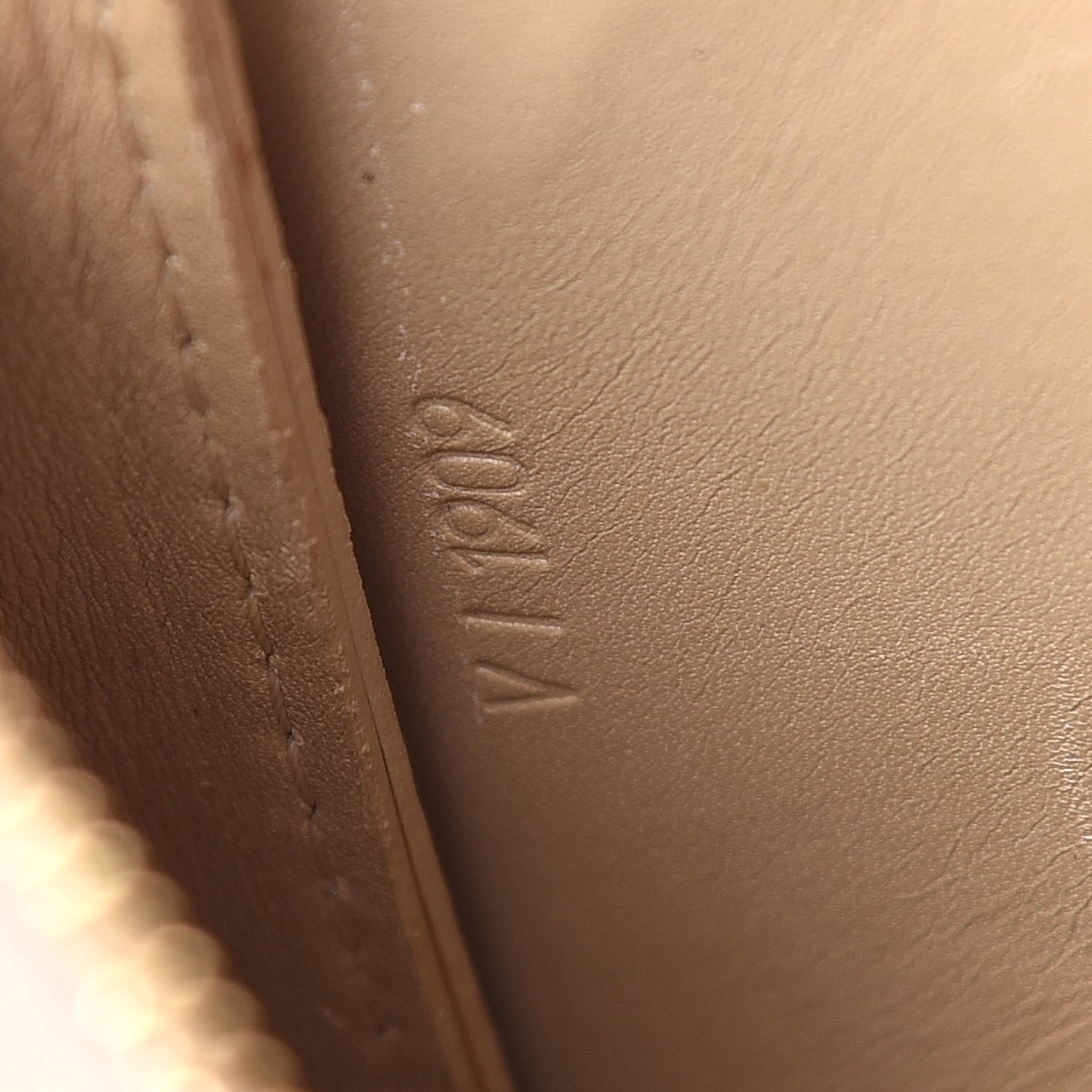 Louis Vuitton Vernis Lexington Pochette Beige 11 of 13