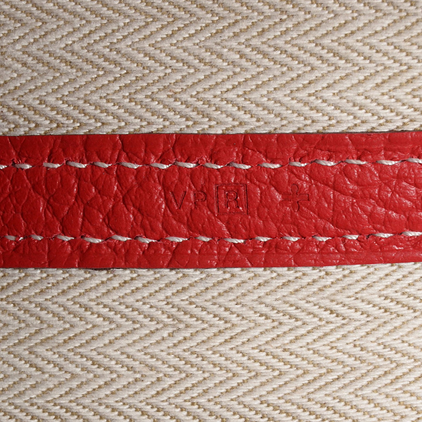 Vache Country Garden Party 36 MM Rouge Casaque