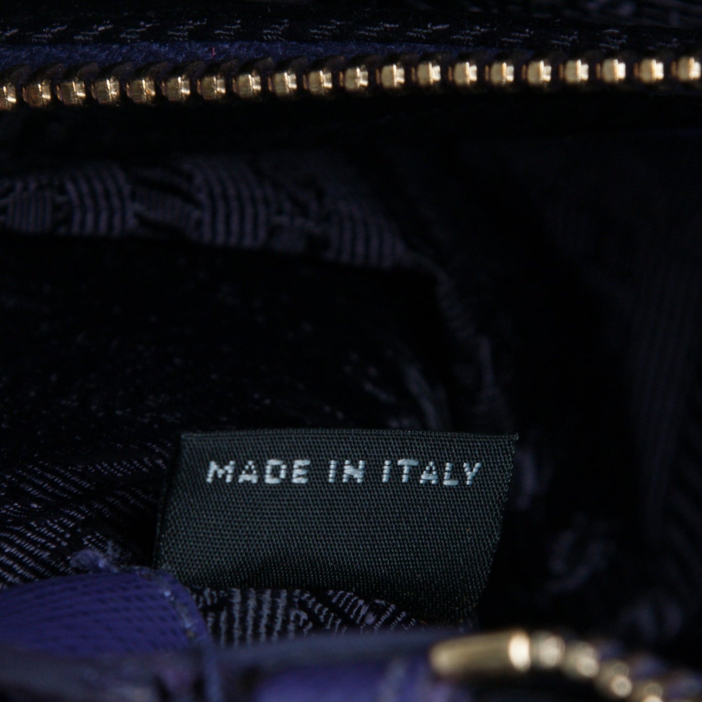 Saffiano Lux Medium Promenade Tote Viola