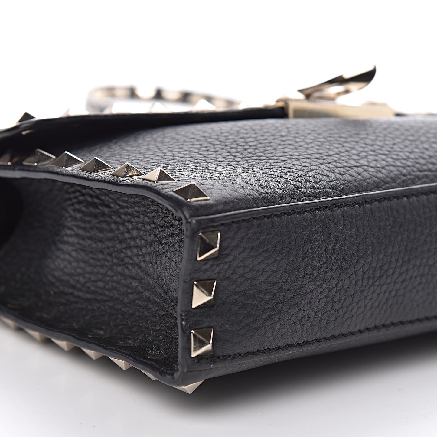 Pebbled Calfskin Medium Rockstud Flip Lock Crossbody Bag Black