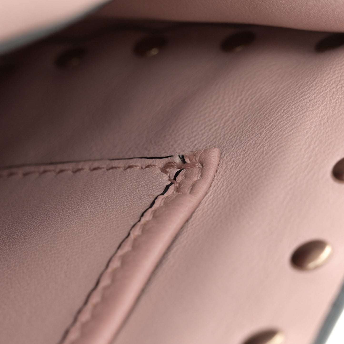 Lambskin Medium Rockstud Spike Shoulder Bag Poudre